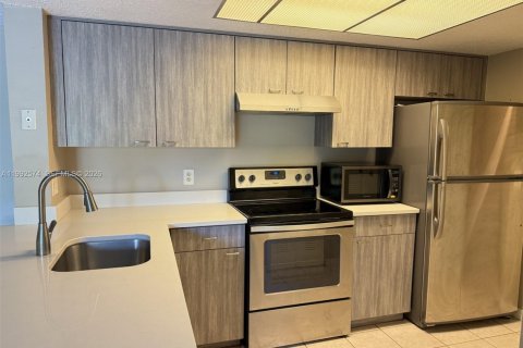 Condo in Coconut Creek, Florida, 2 bedrooms  № 2056886 - photo 8