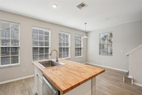 Adosado en venta en Tampa, Florida, 4 dormitorios, 176.89 m2 № 1522478 - foto 5