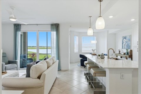 Condo in Lakewood Ranch, Florida, 2 bedrooms  № 2218541 - photo 4