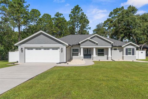 House in Weeki Wachee, Florida 3 bedrooms, 182.92 sq.m. № 1801757 - photo 1