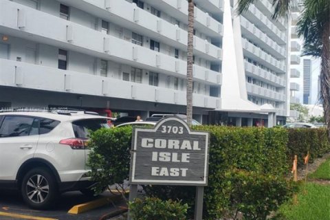 Condo in North Miami Beach, Florida, 1 bedroom  № 1814322 - photo 2