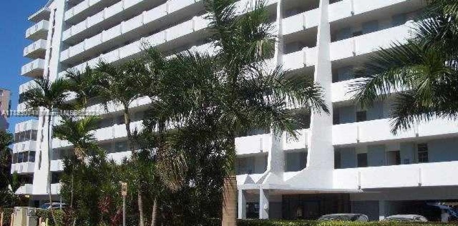 Condo in North Miami Beach, Florida, 1 bedroom  № 1814322