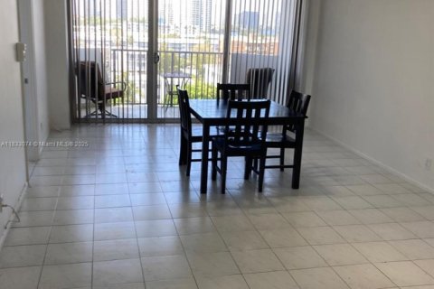 Condo in North Miami Beach, Florida, 1 bedroom  № 1814322 - photo 12