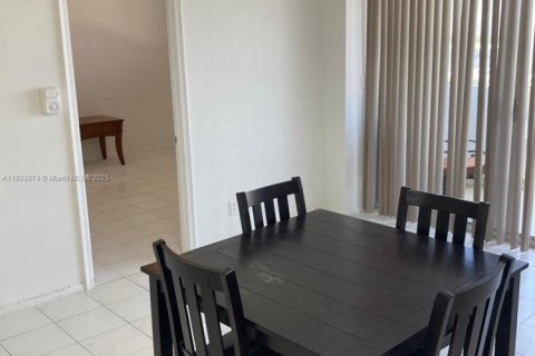 Condo in North Miami Beach, Florida, 1 bedroom  № 1814322 - photo 16