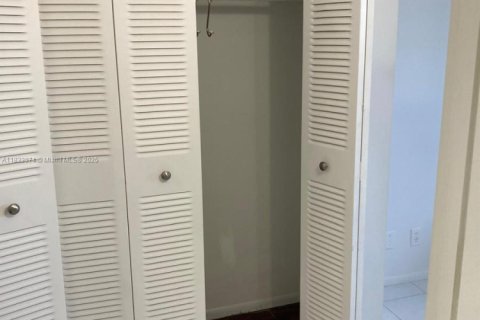 Condo in North Miami Beach, Florida, 1 bedroom  № 1814322 - photo 23