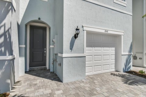 Touwnhouse à louer à Stuart, Floride: 3 chambres, 168.52 m2 № 2272023 - photo 2