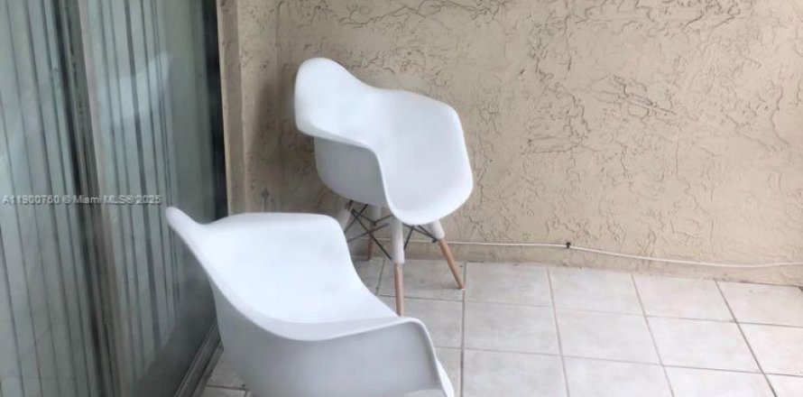 Condominio en North Miami Beach, Florida, 1 dormitorio  № 1952078
