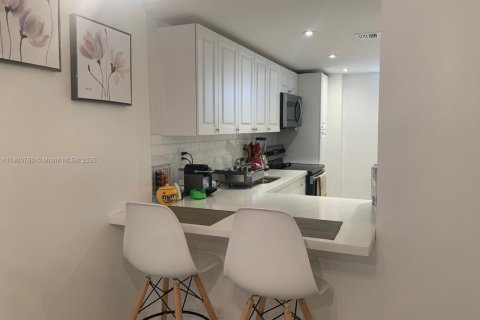 Condominio en alquiler en North Miami Beach, Florida, 1 dormitorio, 73.58 m2 № 1952078 - foto 13