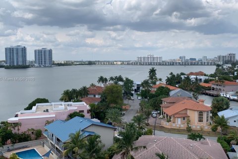 Condominio en alquiler en North Miami Beach, Florida, 1 dormitorio, 73.58 m2 № 1952078 - foto 3
