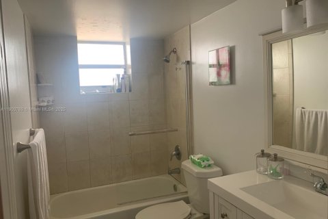 Condominio en alquiler en North Miami Beach, Florida, 1 dormitorio, 73.58 m2 № 1952078 - foto 16