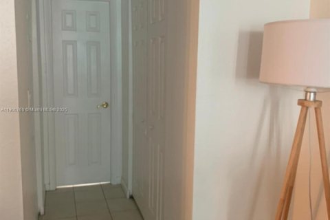 Condominio en alquiler en North Miami Beach, Florida, 1 dormitorio, 73.58 m2 № 1952078 - foto 21