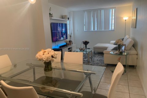 Condominio en alquiler en North Miami Beach, Florida, 1 dormitorio, 73.58 m2 № 1952078 - foto 9