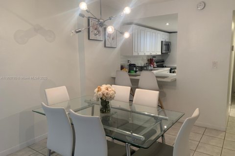 Condominio en alquiler en North Miami Beach, Florida, 1 dormitorio, 73.58 m2 № 1952078 - foto 12