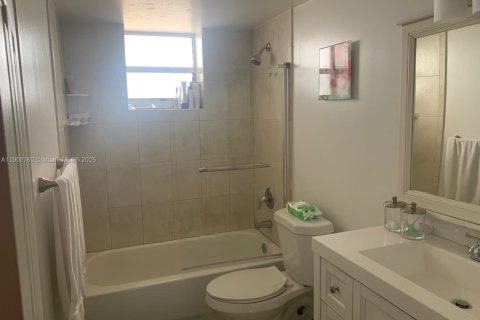 Condominio en alquiler en North Miami Beach, Florida, 1 dormitorio, 73.58 m2 № 1952078 - foto 17