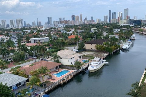 Condominio en alquiler en North Miami Beach, Florida, 1 dormitorio, 73.58 m2 № 1952078 - foto 2