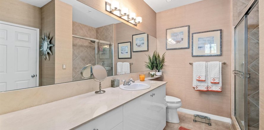 Кондоминиум с 3 спальнями в Лантана, Флорида № 1224820