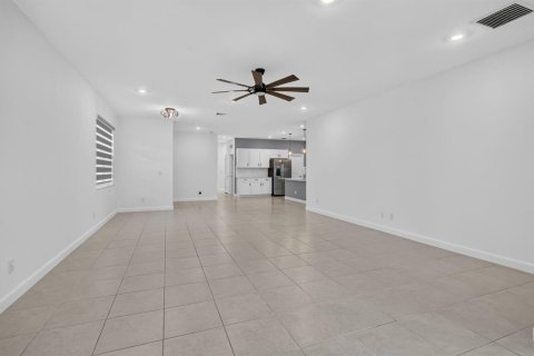 Villa ou maison à vendre à Loxahatchee Groves, Floride: 3 chambres, 181.35 m2 № 2397262 - photo 19
