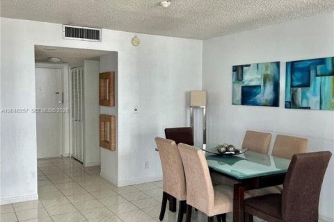 Copropriété à louer à Aventura, Floride: 2 chambres, 112.41 m2 № 2278420 - photo 5