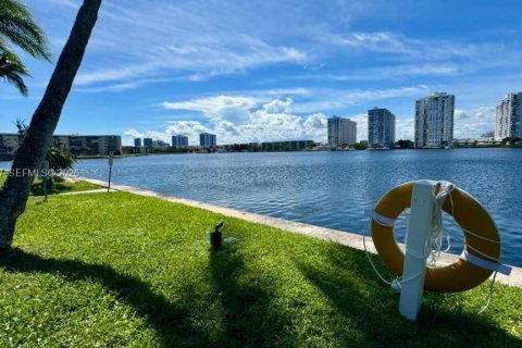 Copropriété à louer à Aventura, Floride: 2 chambres, 112.41 m2 № 2278420 - photo 25