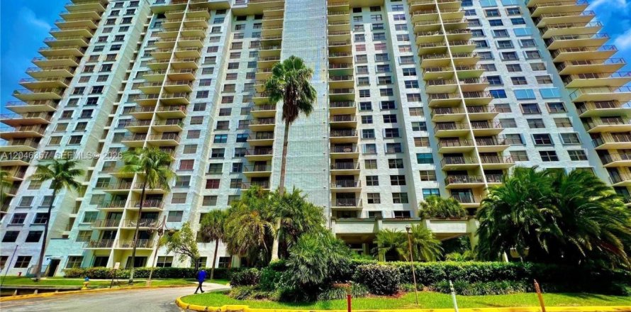 Condo à Aventura, Floride, 2 chambres  № 2278420