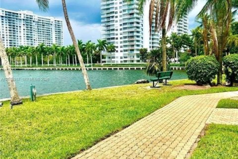 Copropriété à louer à Aventura, Floride: 2 chambres, 112.41 m2 № 2278420 - photo 15