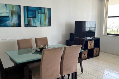 Copropriété à louer à Aventura, Floride: 2 chambres, 112.41 m2 № 2278420 - photo 6
