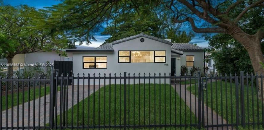 Villa ou maison à Miami Beach, Floride 3 chambres, 151.43 m2 № 1951322