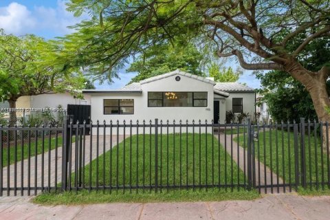 Villa ou maison à vendre à Miami Beach, Floride: 3 chambres, 151.43 m2 № 1951322 - photo 2