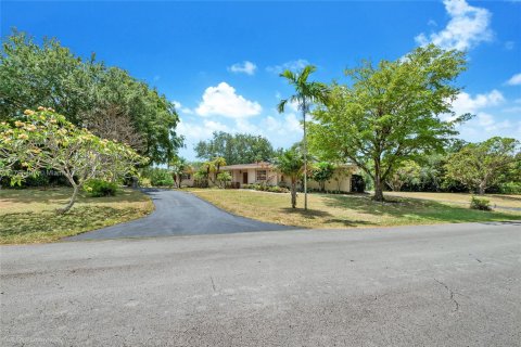 House in Miami, Florida 3 bedrooms, 175.59 sq.m. № 1726682 - photo 7