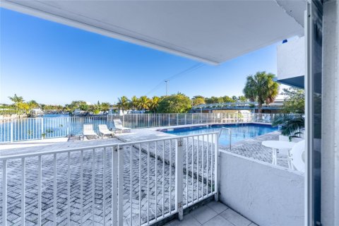 Condominio en venta en North Miami, Florida, 1 dormitorio, 73.21 m2 № 2046901 - foto 2