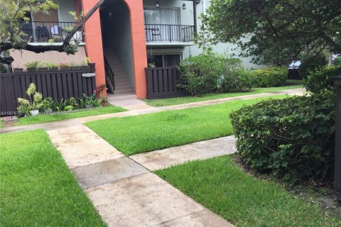 Touwnhouse à vendre à Miami, Floride: 2 chambres, 111.95 m2 № 2077144 - photo 9