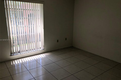 Touwnhouse à vendre à Miami, Floride: 2 chambres, 111.95 m2 № 2077144 - photo 19