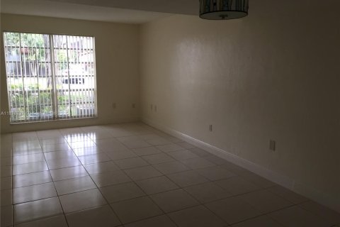 Touwnhouse à vendre à Miami, Floride: 2 chambres, 111.95 m2 № 2077144 - photo 30
