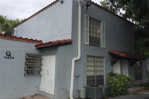 Adosado en Miami, Florida 2 dormitorios, 111.95 m2 № 2077144