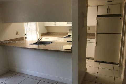 Touwnhouse à vendre à Miami, Floride: 2 chambres, 111.95 m2 № 2077144 - photo 8