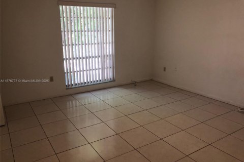Touwnhouse à vendre à Miami, Floride: 2 chambres, 111.95 m2 № 2077144 - photo 15