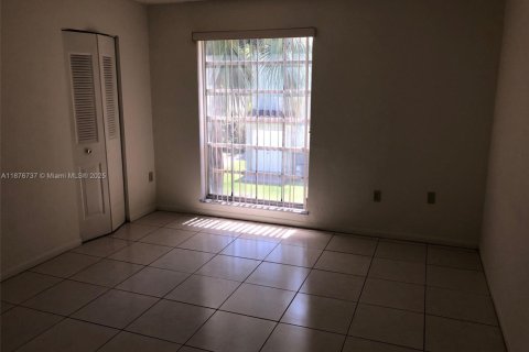 Touwnhouse à vendre à Miami, Floride: 2 chambres, 111.95 m2 № 2077144 - photo 14