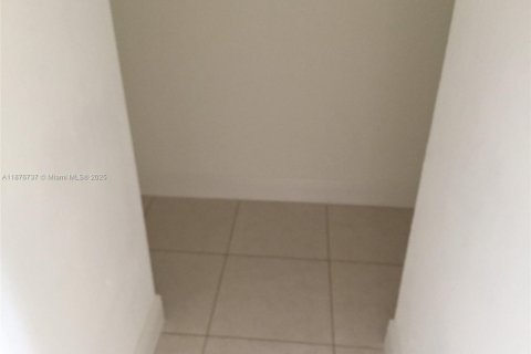 Touwnhouse à vendre à Miami, Floride: 2 chambres, 111.95 m2 № 2077144 - photo 23