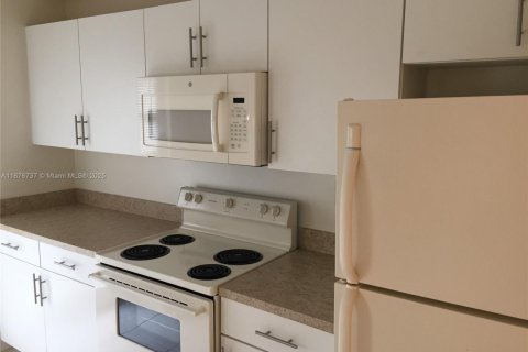 Touwnhouse à vendre à Miami, Floride: 2 chambres, 111.95 m2 № 2077144 - photo 28