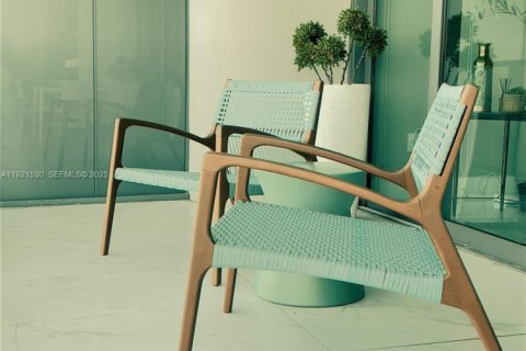 Condominio en alquiler en Miami, Florida, 1 dormitorio, 89.09 m2 № 1992865 - foto 17