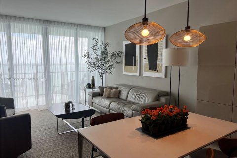 Condominio en alquiler en Miami, Florida, 1 dormitorio, 89.09 m2 № 1992865 - foto 8