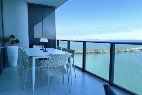 Condominio en alquiler en Miami, Florida, 1 dormitorio, 89.09 m2 № 1992865 - foto 16