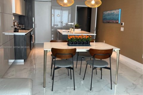 Condominio en alquiler en Miami, Florida, 1 dormitorio, 89.09 m2 № 1992865 - foto 12