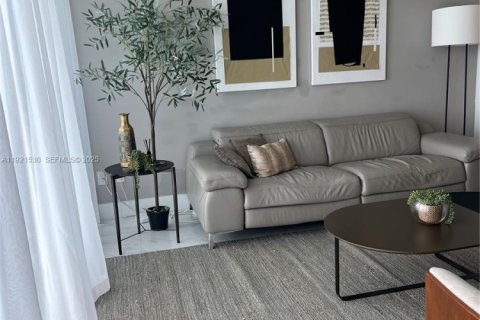 Condominio en alquiler en Miami, Florida, 1 dormitorio, 89.09 m2 № 1992865 - foto 5