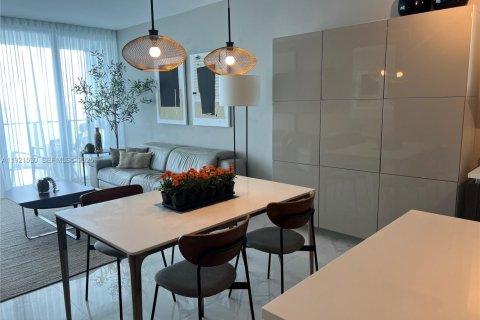 Condominio en alquiler en Miami, Florida, 1 dormitorio, 89.09 m2 № 1992865 - foto 10