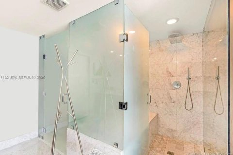 Condominio en alquiler en Miami, Florida, 1 dormitorio, 89.09 m2 № 1992865 - foto 3