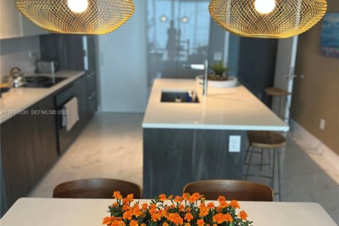 Condominio en alquiler en Miami, Florida, 1 dormitorio, 89.09 m2 № 1992865 - foto 11