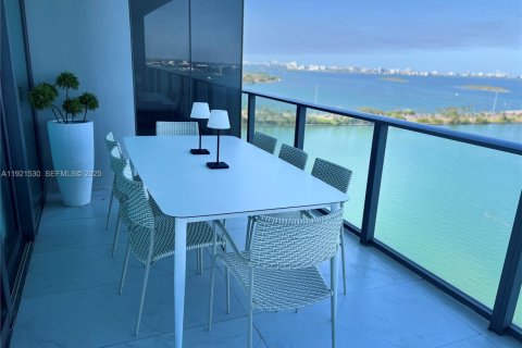 Condominio en alquiler en Miami, Florida, 1 dormitorio, 89.09 m2 № 1992865 - foto 15