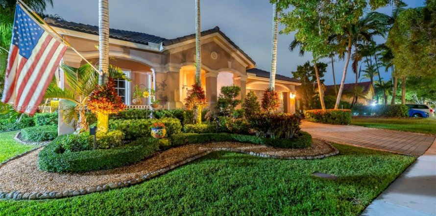 House in Weston, Florida 4 bedrooms, 174.28 sq.m. № 1971176