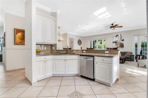 House in Weston, Florida 4 bedrooms, 174.28 sq.m. № 1971176 - photo 20